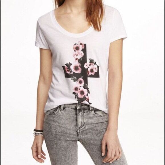 ✨ Express Metallic Cheetah Cross Graphic Tee✨ - Picture 1 of 3